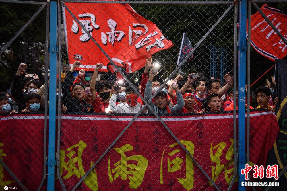 上半场罗德里戈建功，皇马暂1-0加的斯；下半场莫德里奇中柱，罗德里戈再下一城，随后莫德里奇伤退，贝林厄姆破门，最终皇马3-0加的斯，先赛一场暂时登顶积分榜榜首。